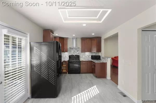 21221 Hamilton Avenue Avenue, Farmington Hills, MI 48336