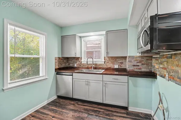 15846 Indiana ST, Detroit, MI 48238