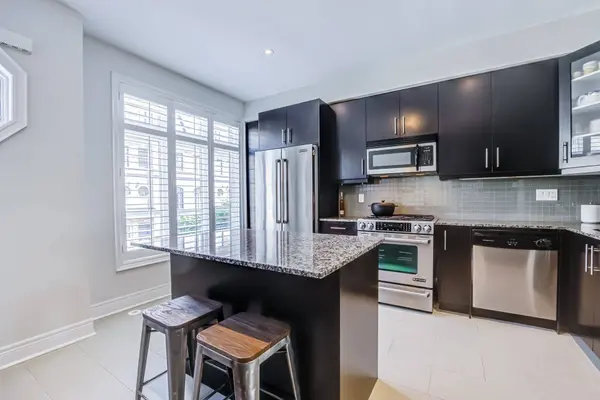 39 Ruby Lang LN, Toronto W06, ON M8Z 0B8
