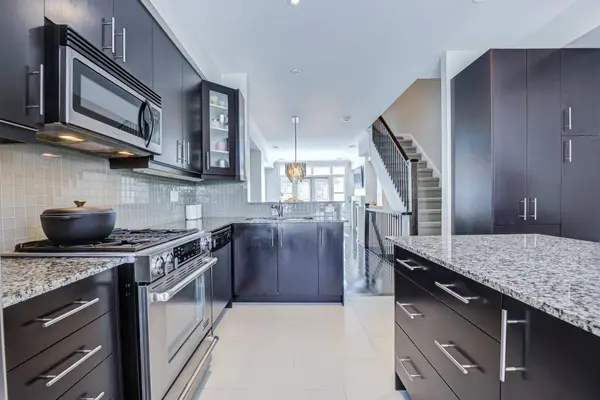 39 Ruby Lang LN, Toronto W06, ON M8Z 0B8