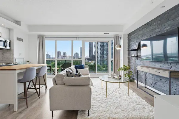 165 Legion RD #825, Toronto W06, ON M8Y 0B3