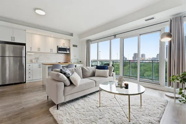 165 Legion RD #825, Toronto W06, ON M8Y 0B3