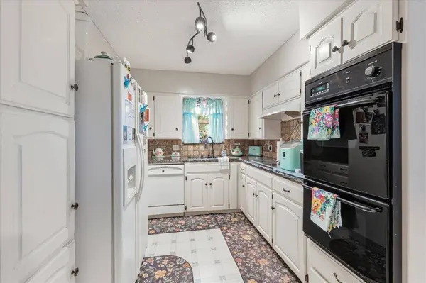 2604 Meadow Place, Bedford, TX 76021