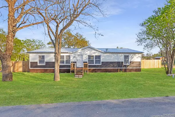 1416 Trail, Floresville, TX 78114