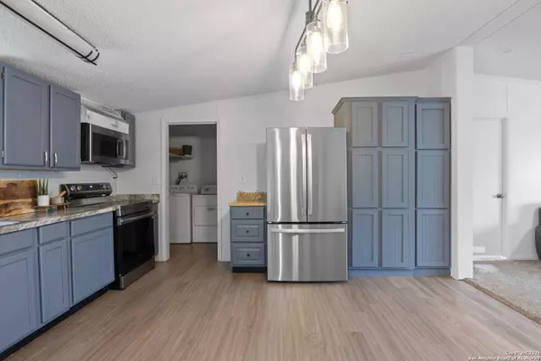 1416 Trail, Floresville, TX 78114