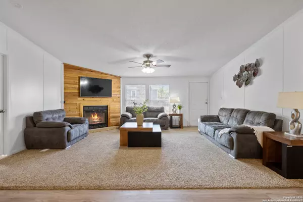 1416 Trail, Floresville, TX 78114