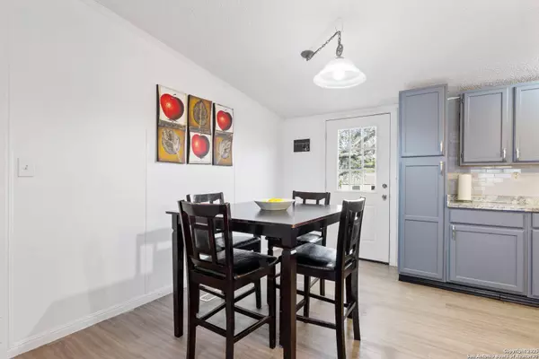 1416 Trail, Floresville, TX 78114