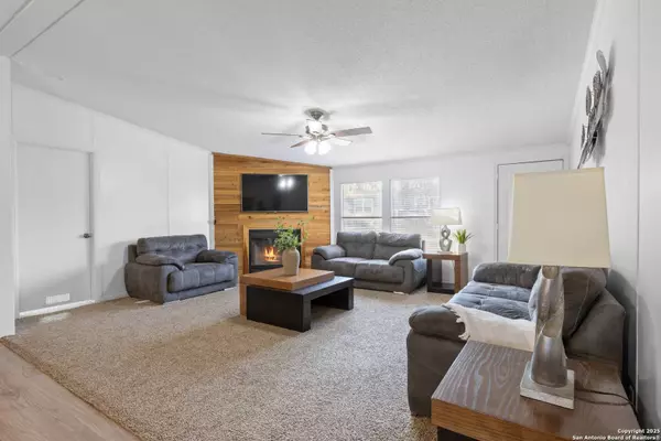 1416 Trail, Floresville, TX 78114