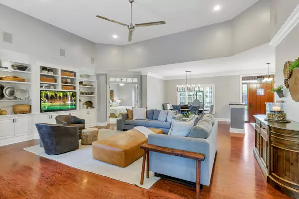 6074 Whitney Woods Court, Columbus, OH 43213