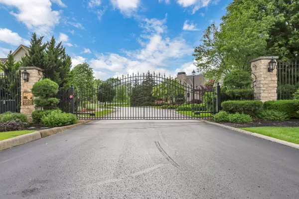 6074 Whitney Woods Court, Columbus, OH 43213