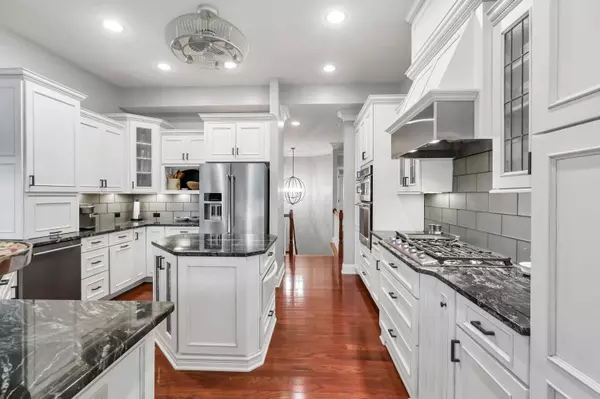 6074 Whitney Woods Court, Columbus, OH 43213