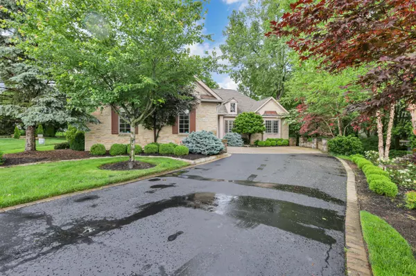 6074 Whitney Woods Court, Columbus, OH 43213