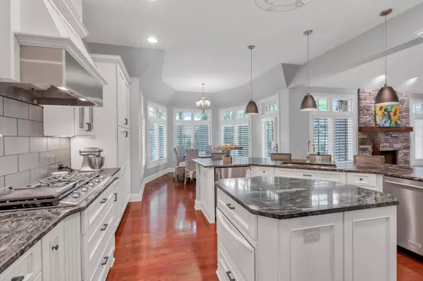 6074 Whitney Woods Court, Columbus, OH 43213