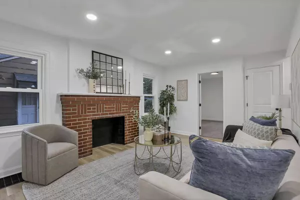 134 E Jeffrey Place, Columbus, OH 43214