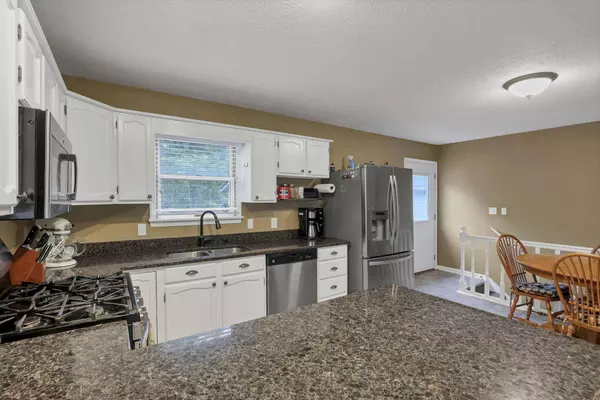 2204 Apple Valley Drive, Howard, OH 43028