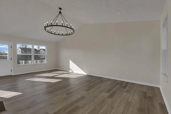 6575 Cloverlawn Circle, Canal Winchester, OH 43110