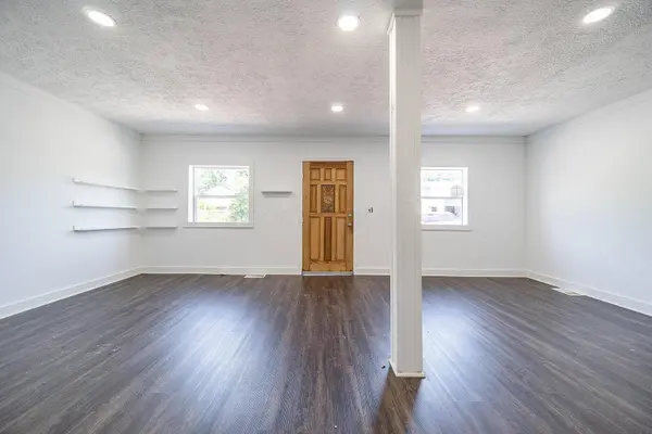 923 Sullivant Avenue, Columbus, OH 43223