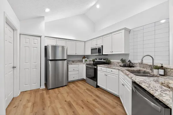 3762 Stoneway Point, Powell, OH 43065