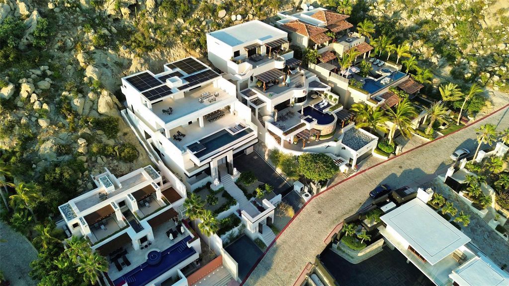 Pacific Ocean lifestyle at Milichichi in Cabo San Lucas