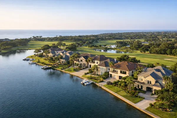 Aerial view of modern homes in Museum Park, Houston, TX – prime real estate.
