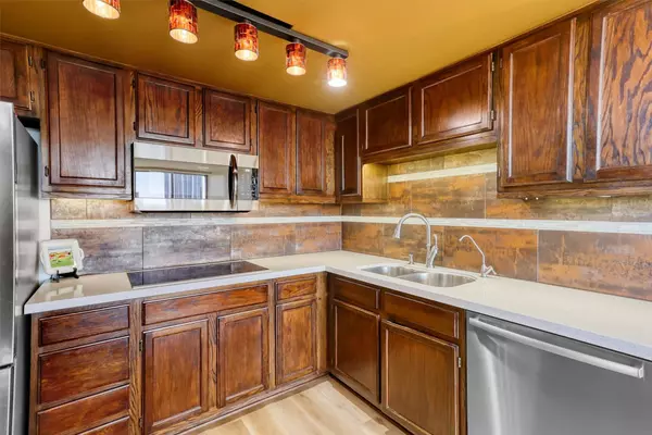 2016 Main ST #722, Houston, TX 77002