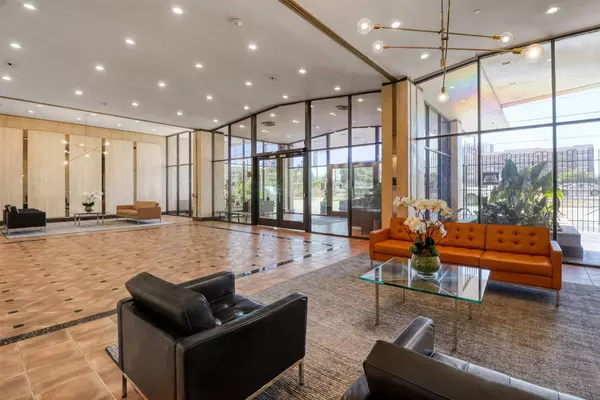 2016 Main ST #722, Houston, TX 77002