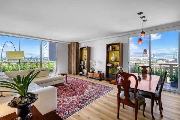 2016 Main ST #722, Houston, TX 77002