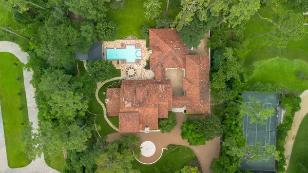 603 W Friar Tuck LN, Houston, TX 77024