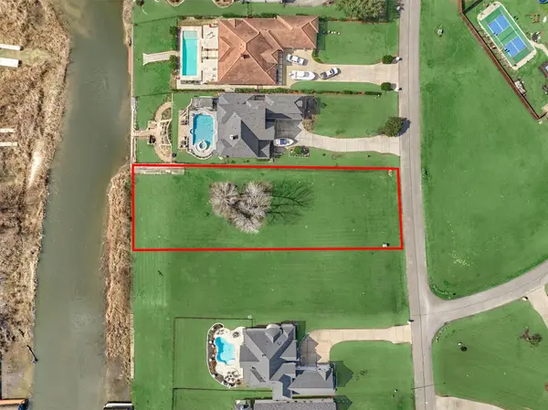 11621 Grandview DR, Montgomery, TX 77356