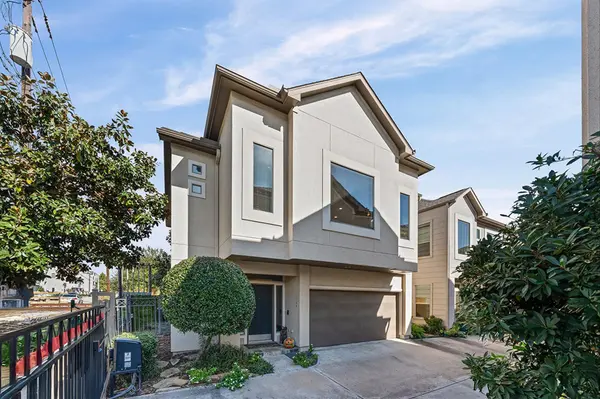 1166 Bonner St, Houston, TX 77007-5651