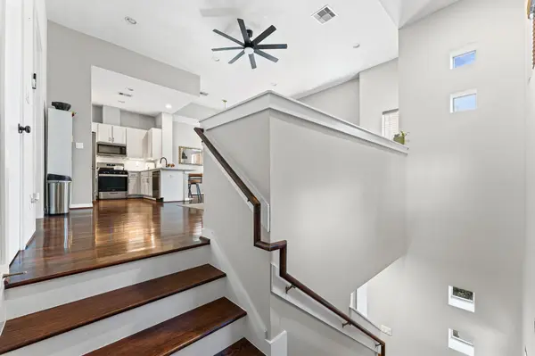 1166 Bonner St, Houston, TX 77007-5651