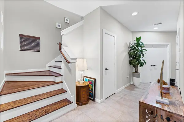 1166 Bonner St, Houston, TX 77007-5651