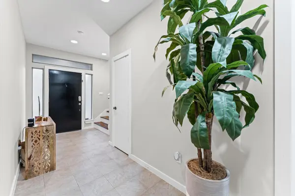 1166 Bonner St, Houston, TX 77007-5651