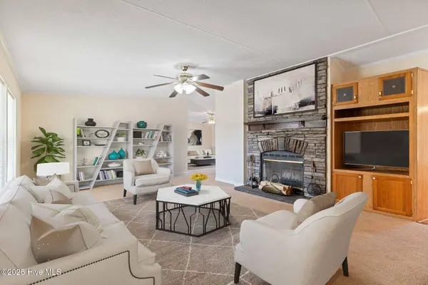 232 Hearthside DR, Rocky Point, NC 28457