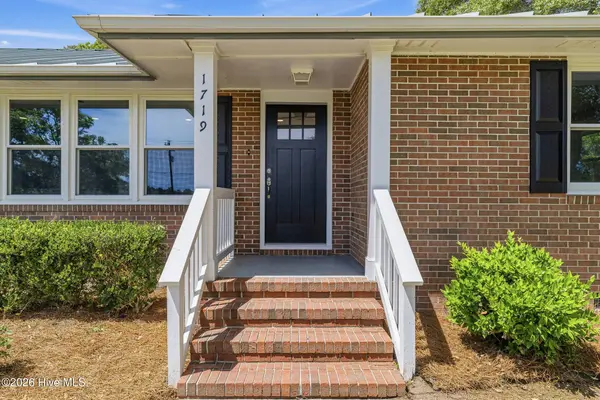 1719 Old Folkstone RD, Sneads Ferry, NC 28460