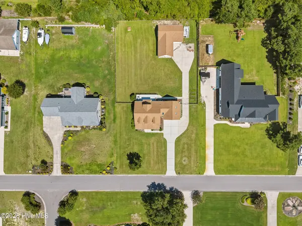 117 Middle Point RD, Hampstead, NC 28443