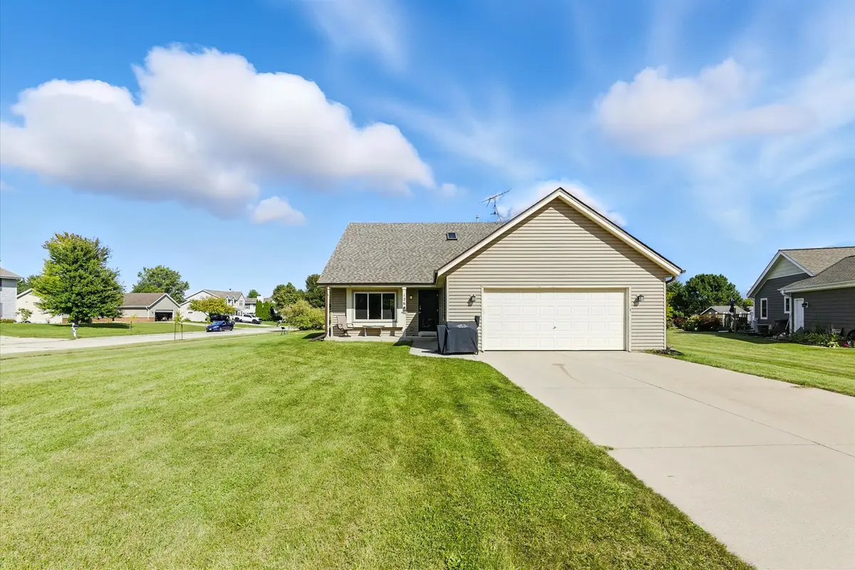 126 Plank Ct, Mukwonago, WI 53149-1465