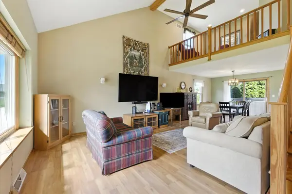 126 Plank Ct, Mukwonago, WI 53149-1465