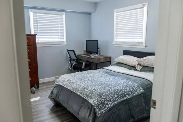 7926 W Thurston Ave, Milwaukee, WI 53218-2109