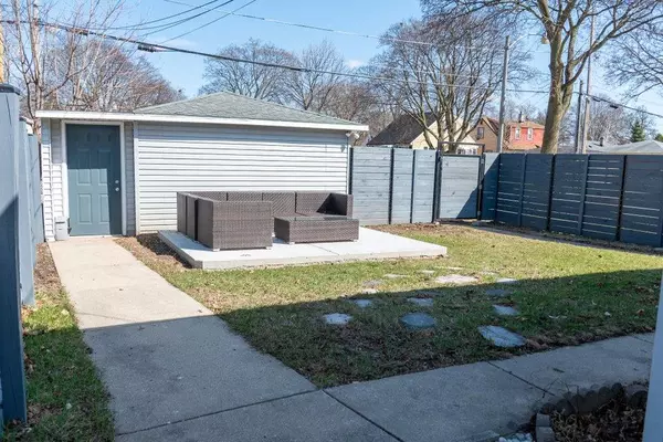 7926 W Thurston Ave, Milwaukee, WI 53218-2109