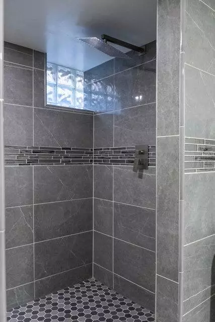 7926 W Thurston Ave, Milwaukee, WI 53218-2109