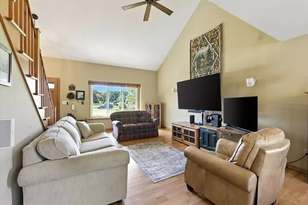 126 Plank Ct, Mukwonago, WI 53149-1465