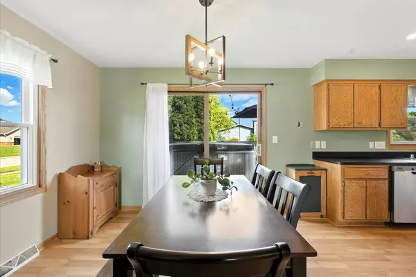 126 Plank Ct, Mukwonago, WI 53149-1465