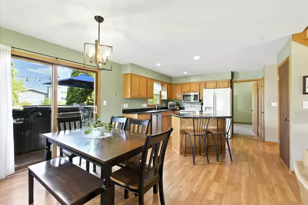 126 Plank Ct, Mukwonago, WI 53149-1465