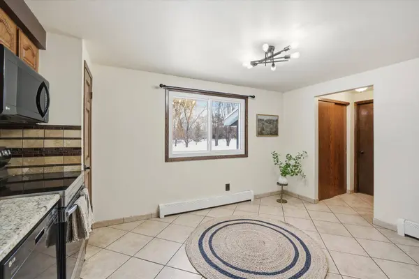 W127N12223 Knollwood Dr, Germantown, WI 53022