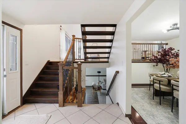 W127N12223 Knollwood Dr, Germantown, WI 53022