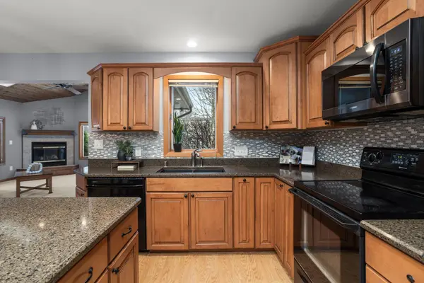 20960 Coventry Dr, Brookfield, WI 53045