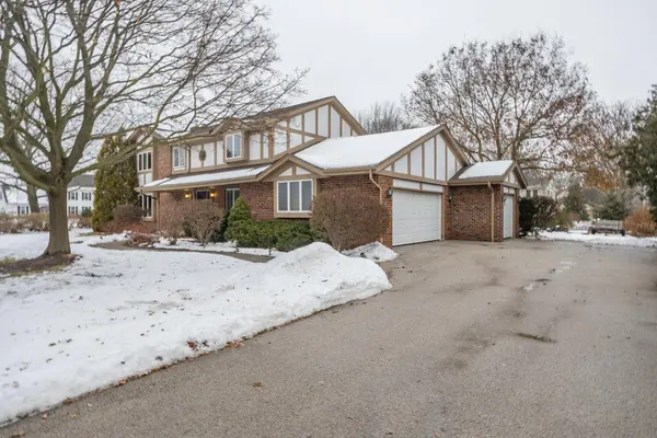 20960 Coventry Dr, Brookfield, WI 53045