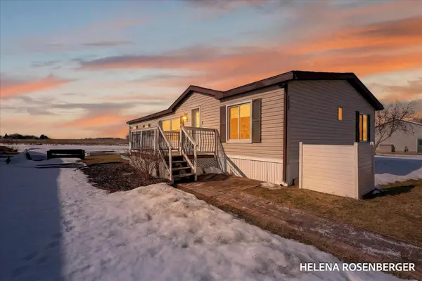 1815 Daisy Ln, Kent City, MI 49330