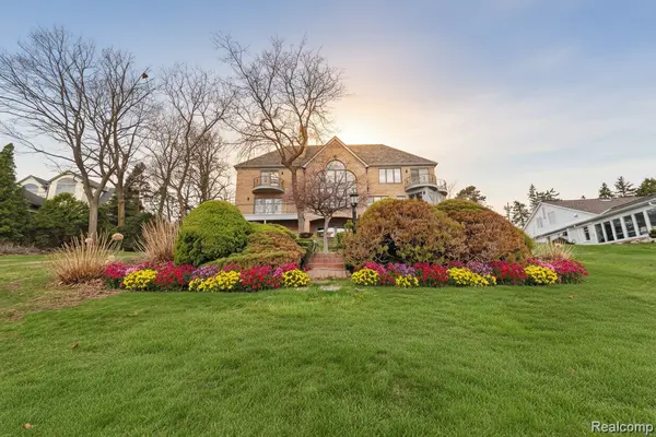 770 N Riverside Ave, St Clair, MI 48079-4261